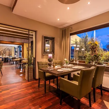 Отель Burgdorfs & Restaurant Hude (Oldenburg)