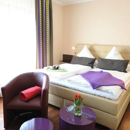 Отель Burgdorfs & Restaurant Hude (Oldenburg)